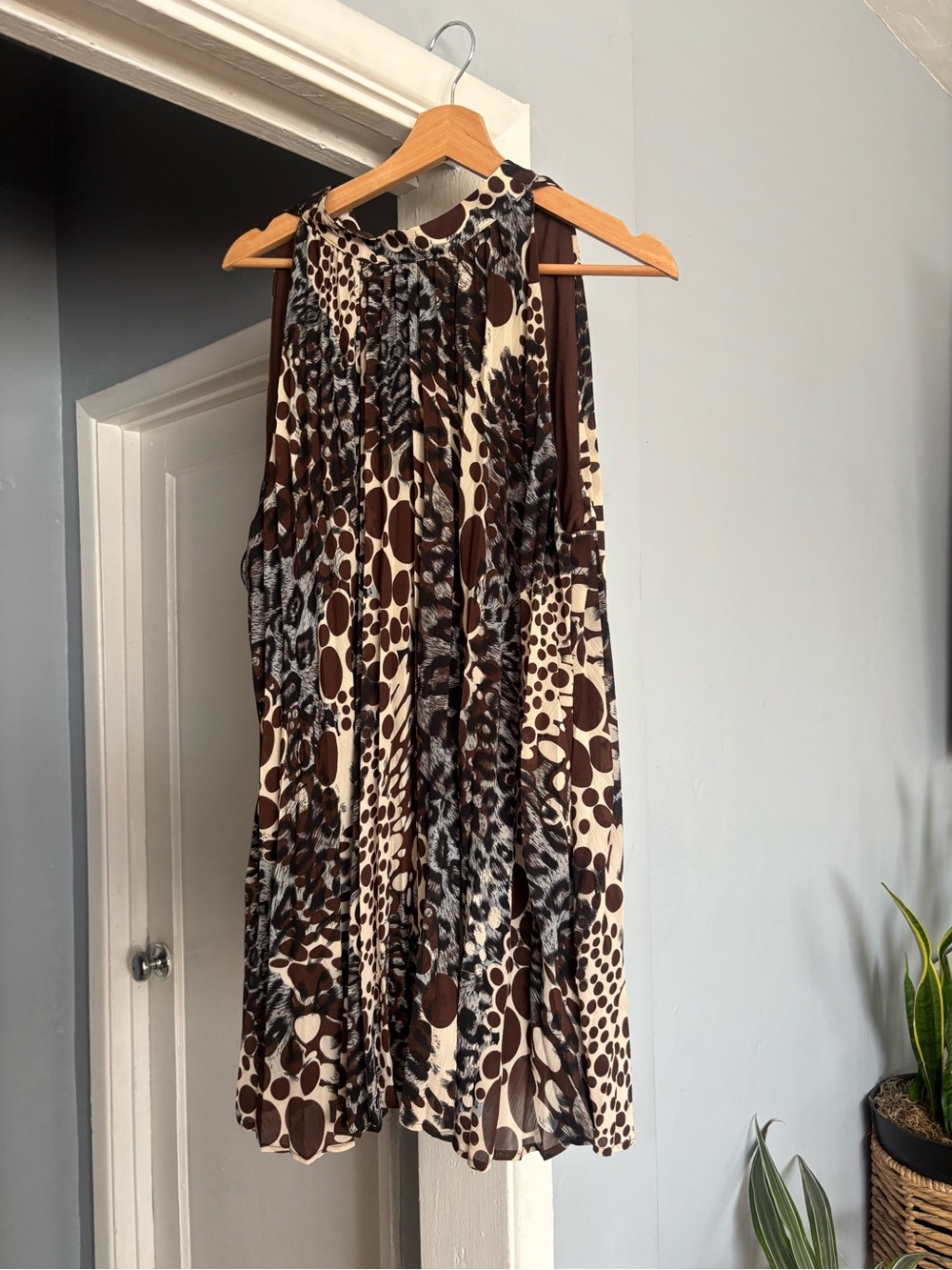 Vintage AGORA Sleeveless Animal Print Pleated Swing Top